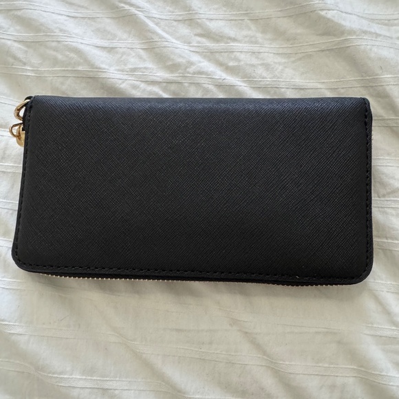 New Black Michael Kors Writlet Wallet - Picture 3 of 6